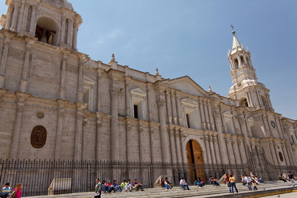 Die Kathedrale an der Plaza de Armas in Arequipa