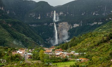 Blick auf das Dorf Cochimba am Fuße der Gocta Fälle