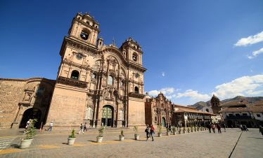 Die Kirche Compañía de Jesús an der Plaza de Armas in Cusco