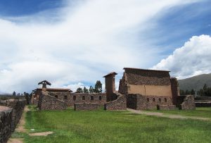 Ruinen der archäologischen Stätte Raqchi im Süden von Cusco