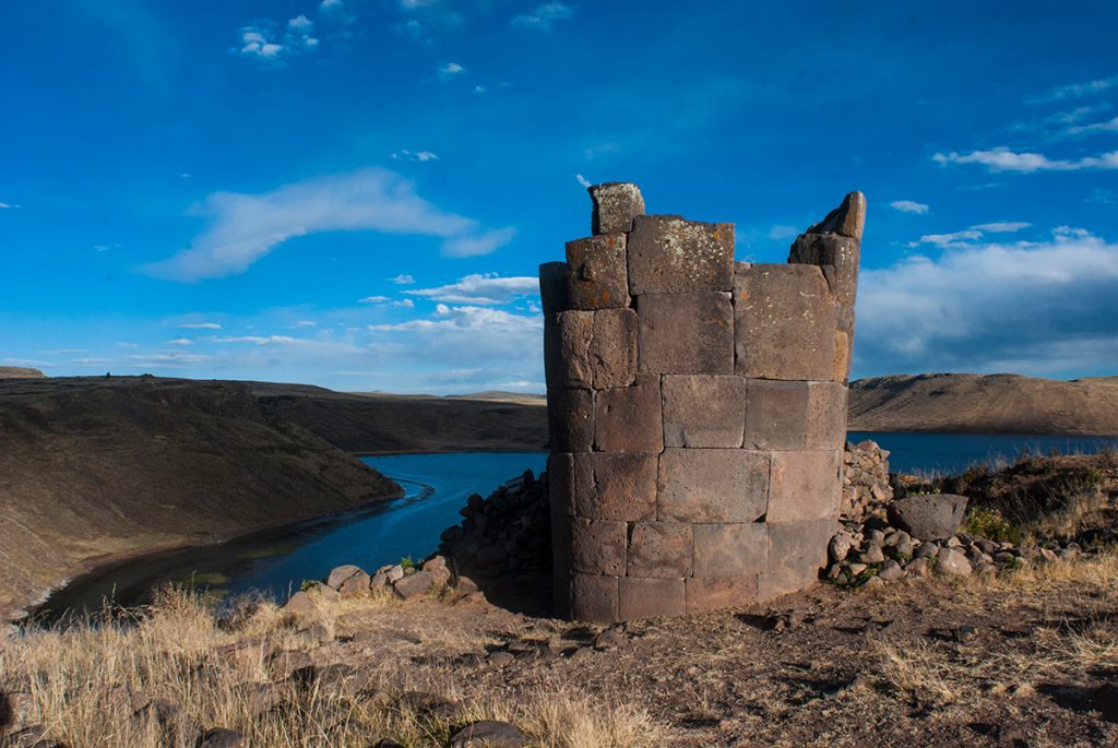 Ein Grabturm der Chullpas von Sillustani bei Puno