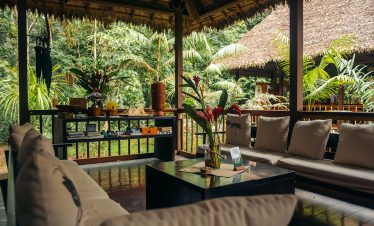Die Lobby der Tambopata Research Center Lodge