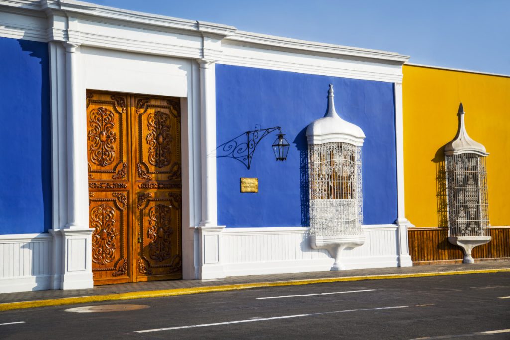 Das Kolonialhaus Casa Calonge a der Plaza de Armas in Trujillo