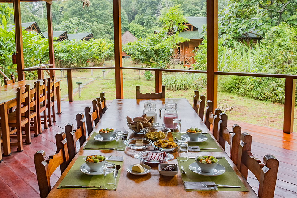 Das Frühstück in der Ñape Lodge im Amazonas bei Tambopata