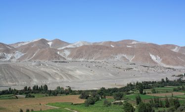 Ein grünes Tal inmitten der Wüste in der südlichen Küste