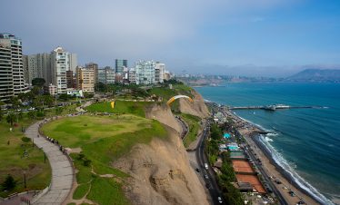 Blick auf die Costa Verde und das Stadtviertel Miraflores von Lima