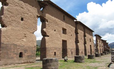 Die Inkaruinen mit dem Wiracocha Tempel in Raqchi, südlich von Cusco