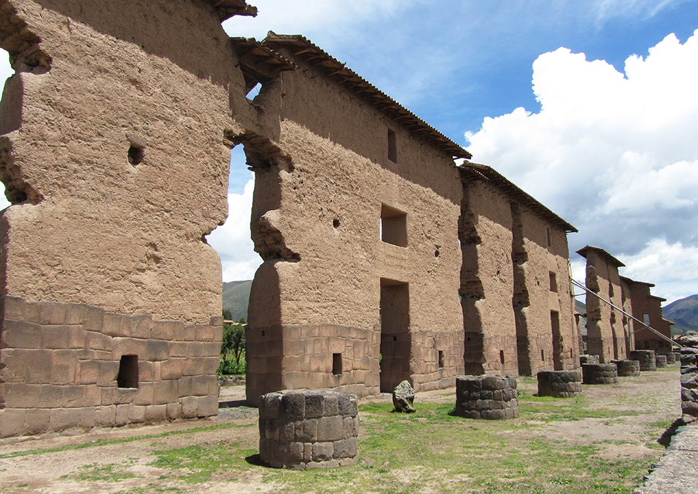 Die Inkaruinen mit dem Wiracocha Tempel in Raqchi, südlich von Cusco