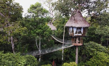 Ein Baumhaus der Treehouse Lodge in Iquitos