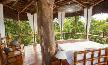 Ein Zimmer eines Baumhauses der Treehouse Lodge in Iquitos