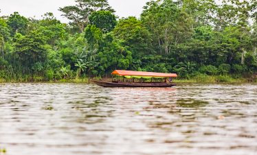 Das Exkursionsboot der Treehouse Lodge in Iquitos