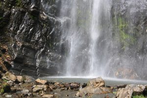 Der Wasserfall Mandor in Maranura