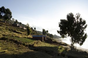 Typische Lehmhäuser in der Gemeinde Llachon am Titicacasee