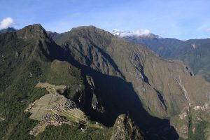 Blick vom Huayna Picchu auf Machu Picchu